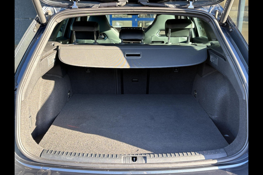 CUPRA Leon Sportstourer 1.4 e-Hybrid Business 204pk PHEV | Achteruitrijcamera | Winterset! | Side-Assist | Navigatie | Climate control |  Stoel- & Stuurverwarming | 18" lichtmetalen velgen |