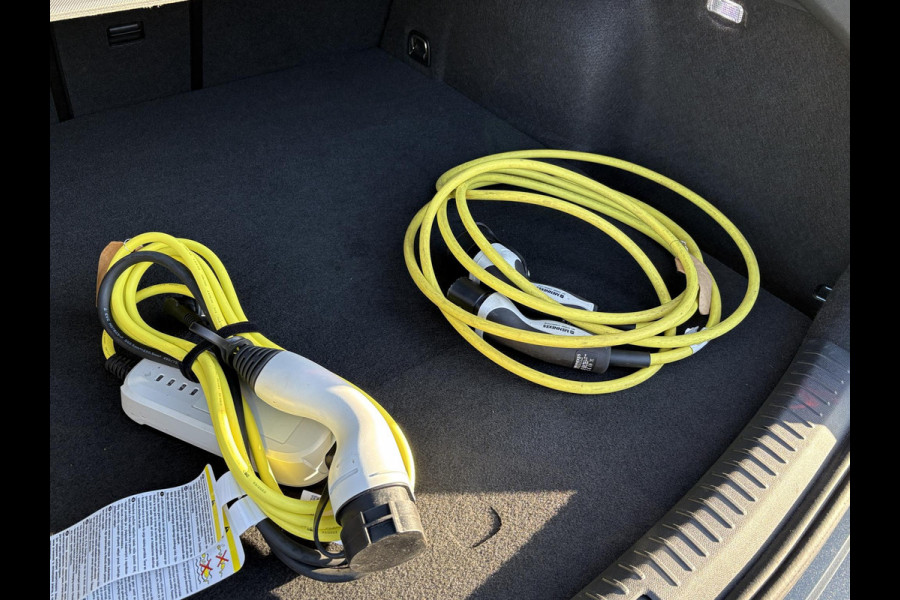 CUPRA Leon Sportstourer 1.4 e-Hybrid Business 204pk PHEV | Achteruitrijcamera | Winterset! | Side-Assist | Navigatie | Climate control |  Stoel- & Stuurverwarming | 18" lichtmetalen velgen |