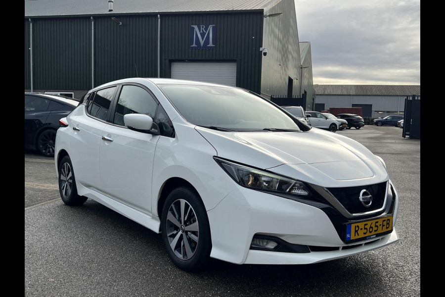 Nissan Leaf Acenta 40 kWh VAN: €15.900,- VOOR: €13.877,- UW EINDEJAARSVOORDEEL: €2.023| CAMERA| CARPLAY/ ANDROID AUTO|  RIJKLAARPRIJS INCL. 12 MND BOVAG GARANTIE|