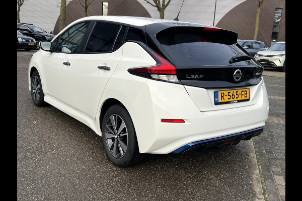 Nissan Leaf Acenta 40 kWh VAN: €15.900,- VOOR: €13.877,- UW EINDEJAARSVOORDEEL: €2.023| CAMERA| CARPLAY/ ANDROID AUTO|  RIJKLAARPRIJS INCL. 12 MND BOVAG GARANTIE|
