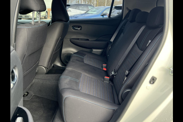 Nissan Leaf Acenta 40 kWh VAN: €15.900,- VOOR: €13.877,- UW EINDEJAARSVOORDEEL: €2.023| CAMERA| CARPLAY/ ANDROID AUTO|  RIJKLAARPRIJS INCL. 12 MND BOVAG GARANTIE|