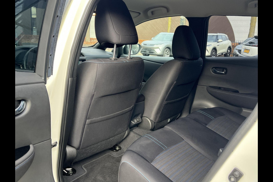 Nissan Leaf Acenta 40 kWh VAN: €15.900,- VOOR: €13.877,- UW EINDEJAARSVOORDEEL: €2.023| CAMERA| CARPLAY/ ANDROID AUTO|  RIJKLAARPRIJS INCL. 12 MND BOVAG GARANTIE|
