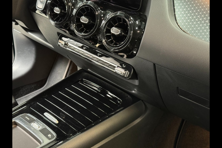 Mercedes-Benz B-Klasse 180 Star Edition Luxury Line 17 inch trekhaak camera