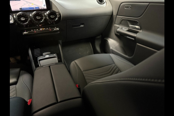 Mercedes-Benz B-Klasse 180 Star Edition Luxury Line 17 inch trekhaak camera