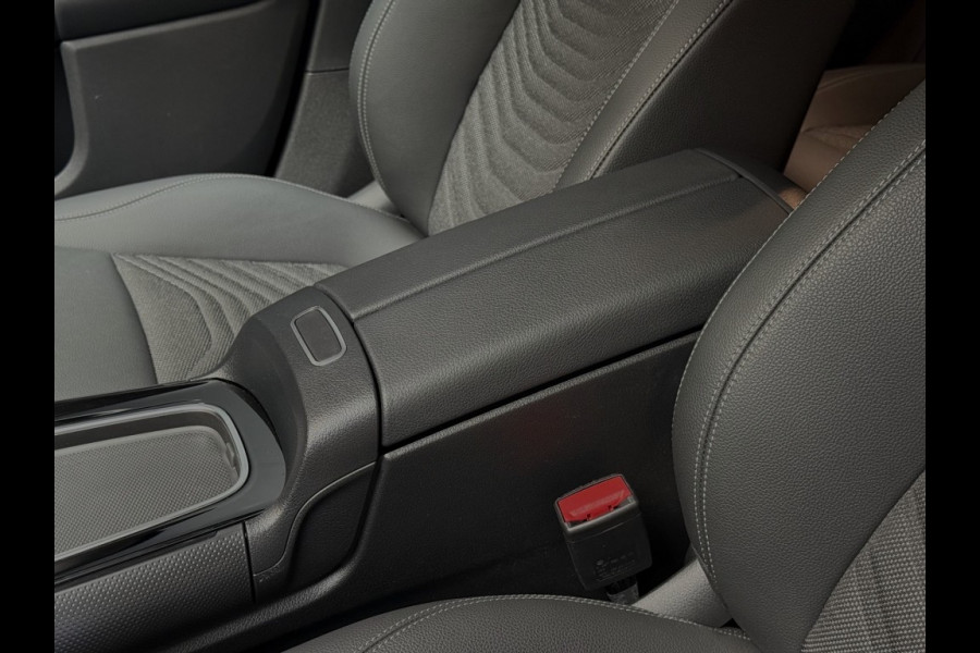 Mercedes-Benz B-Klasse 180 Star Edition Luxury Line 17 inch trekhaak camera