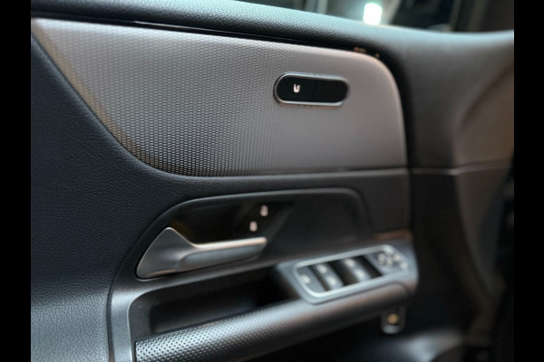 Mercedes-Benz B-Klasse 180 Star Edition Luxury Line 17 inch trekhaak camera