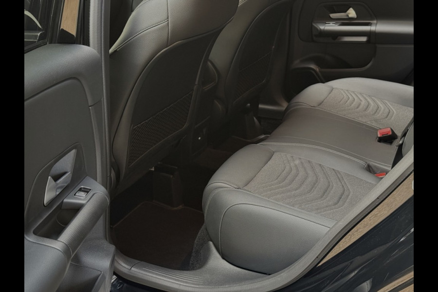 Mercedes-Benz B-Klasse 180 Star Edition Luxury Line 17 inch trekhaak camera