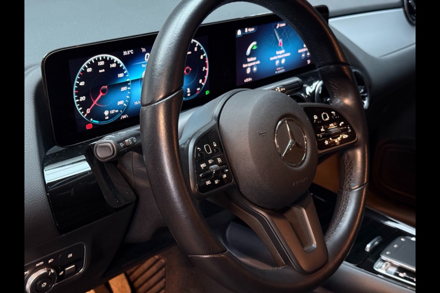 Mercedes-Benz B-Klasse 180 Star Edition Luxury Line 17 inch trekhaak camera