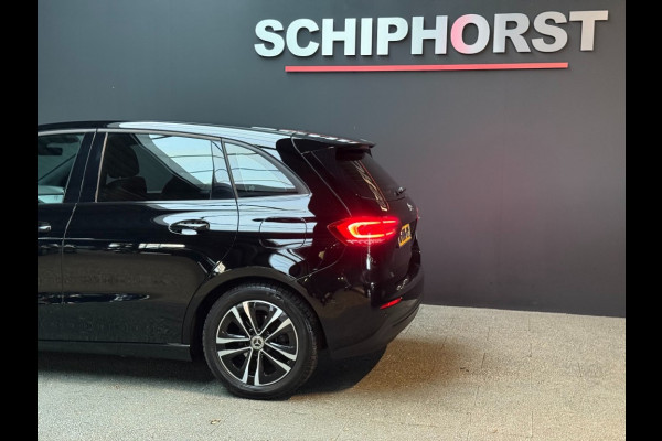 Mercedes-Benz B-Klasse 180 Star Edition Luxury Line 17 inch trekhaak camera