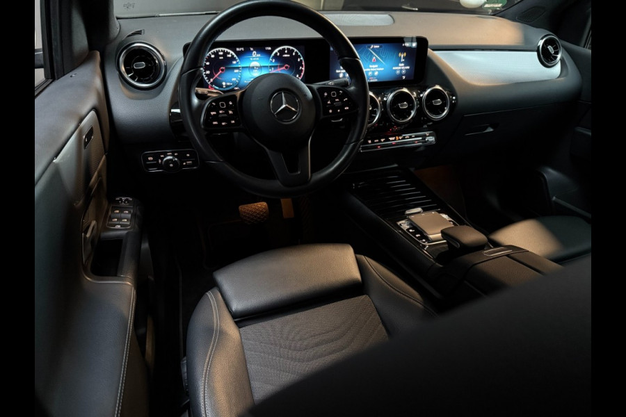 Mercedes-Benz B-Klasse 180 Star Edition Luxury Line 17 inch trekhaak camera