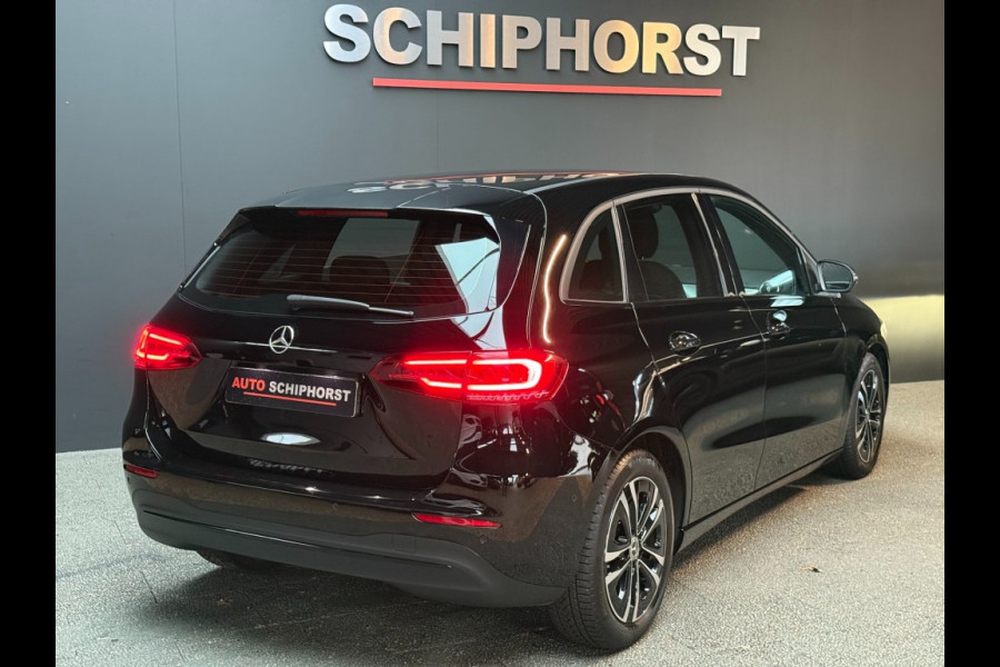 Mercedes-Benz B-Klasse 180 Star Edition Luxury Line 17 inch trekhaak camera