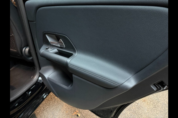 Mercedes-Benz B-Klasse 180 Star Edition Luxury Line 17 inch trekhaak camera