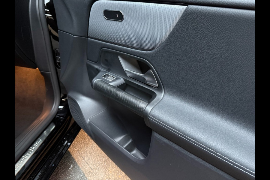 Mercedes-Benz B-Klasse 180 Star Edition Luxury Line 17 inch trekhaak camera