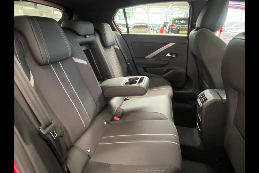 Opel Astra 1.6 TURBO Hybrid 180pk Level 4 (GS) Opel Astra 1.6 TURBO  Hybrid 180pk | Ultimate | Navigatie | Head-up Display | 360° Camera |  Panorama Schuif/kantel dak | Winter Pack | 7,4 kW boordlader |