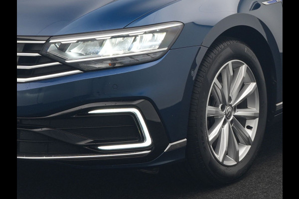 Volkswagen Passat Variant 1.4 TSI PHEV GTE Highline Plug In Hyrbid 218pk Dealer O.H PHEV | Panodak | Adaptive Cruise | Alcantara Sportstoelen Massage & Verwarmd | Apple Carplay | Camera | Virtual | Navigatie | Keyless | Blis | DAB |