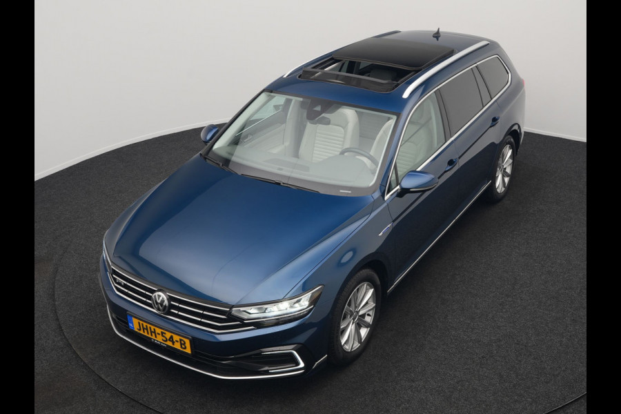 Volkswagen Passat Variant 1.4 TSI PHEV GTE Highline Plug In Hyrbid 218pk Dealer O.H PHEV | Panodak | Adaptive Cruise | Alcantara Sportstoelen Massage & Verwarmd | Apple Carplay | Camera | Virtual | Navigatie | Keyless | Blis | DAB |
