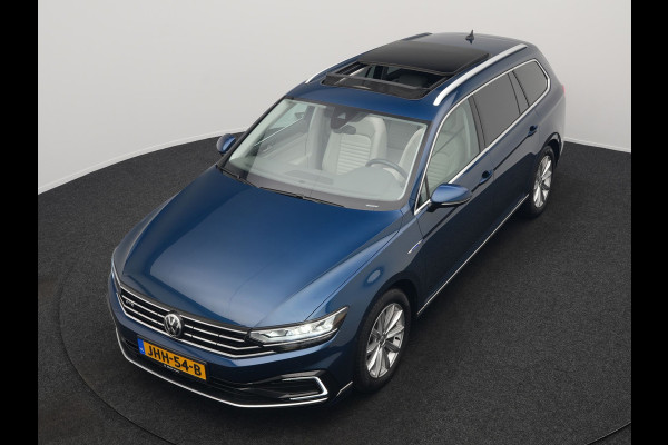 Volkswagen Passat Variant 1.4 TSI PHEV GTE Highline Plug In Hyrbid 218pk Dealer O.H PHEV | Panodak | Adaptive Cruise | Alcantara Sportstoelen Massage & Verwarmd | Apple Carplay | Camera | Virtual | Navigatie | Keyless | Blis | DAB |
