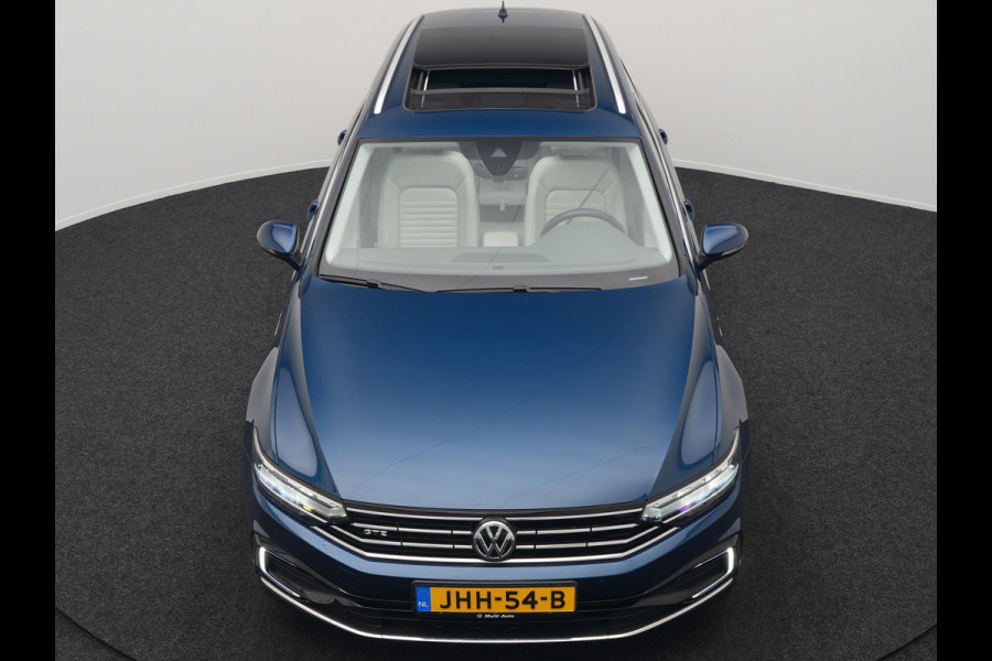 Volkswagen Passat Variant 1.4 TSI PHEV GTE Highline Plug In Hyrbid 218pk Dealer O.H PHEV | Panodak | Adaptive Cruise | Alcantara Sportstoelen Massage & Verwarmd | Apple Carplay | Camera | Virtual | Navigatie | Keyless | Blis | DAB |