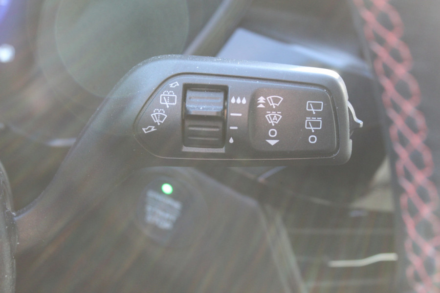 Ford Kuga 1.5 EcoBoost ST-Line X , 150pk , 1800kg Trekgewicht Climate control , Navigatie , Trekhaak , Cruise control , Bleutooth