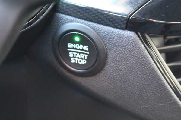 Ford Kuga 1.5 EcoBoost ST-Line X , 150pk , 1800kg Trekgewicht Climate control , Navigatie , Trekhaak , Cruise control , Bleutooth