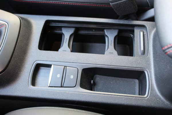 Ford Kuga 1.5 EcoBoost ST-Line X , 150pk , 1800kg Trekgewicht Climate control , Navigatie , Trekhaak , Cruise control , Bleutooth