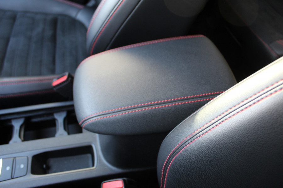 Ford Kuga 1.5 EcoBoost ST-Line X , 150pk , 1800kg Trekgewicht Climate control , Navigatie , Trekhaak , Cruise control , Bleutooth