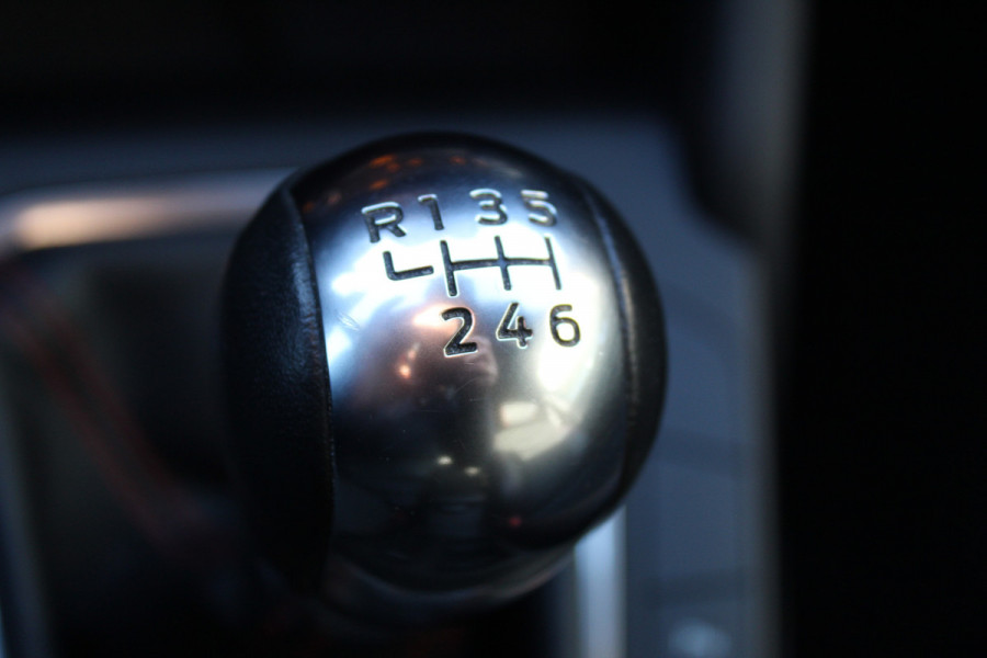 Ford Kuga 1.5 EcoBoost ST-Line X , 150pk , 1800kg Trekgewicht Climate control , Navigatie , Trekhaak , Cruise control , Bleutooth