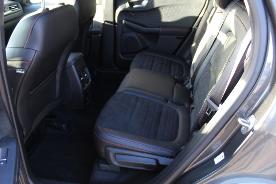 Ford Kuga 1.5 EcoBoost ST-Line X , 150pk , 1800kg Trekgewicht Climate control , Navigatie , Trekhaak , Cruise control , Bleutooth