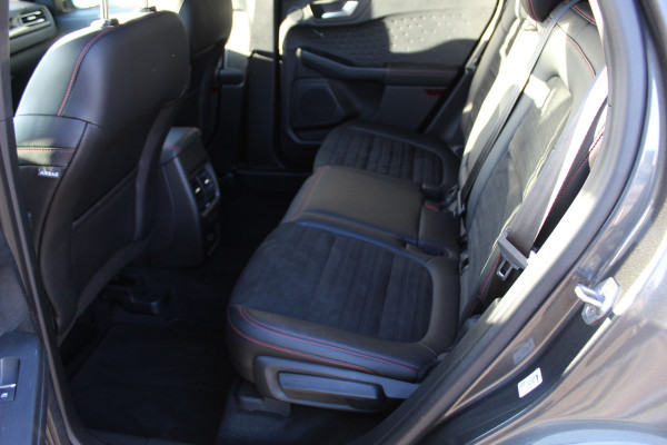 Ford Kuga 1.5 EcoBoost ST-Line X , 150pk , 1800kg Trekgewicht Climate control , Navigatie , Trekhaak , Cruise control , Bleutooth