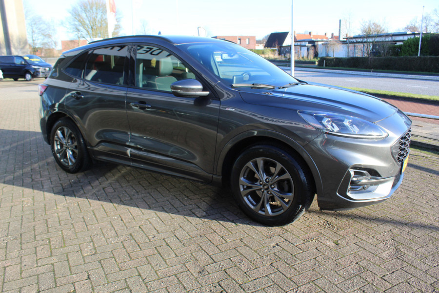 Ford Kuga 1.5 EcoBoost ST-Line X , 150pk , 1800kg Trekgewicht Climate control , Navigatie , Trekhaak , Cruise control , Bleutooth