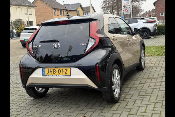 Toyota Aygo X 1.0 VVT-i Pulse Automaat | Stoelverwarming, Apple CarPlay/Android auto, Bi-Tone, Parkeercamera, Lichtmetalen velgen