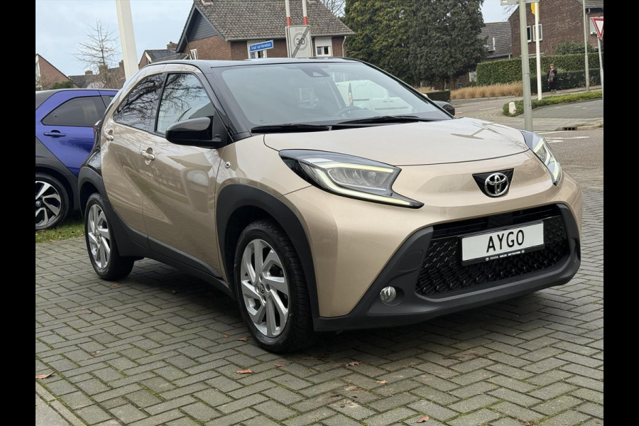 Toyota Aygo X 1.0 VVT-i Pulse Automaat | Stoelverwarming, Apple CarPlay/Android auto, Bi-Tone, Parkeercamera, Lichtmetalen velgen