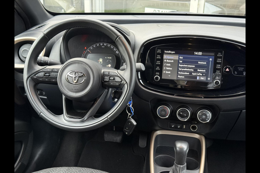 Toyota Aygo X 1.0 VVT-i Pulse Automaat | Stoelverwarming, Apple CarPlay/Android auto, Bi-Tone, Parkeercamera, Lichtmetalen velgen