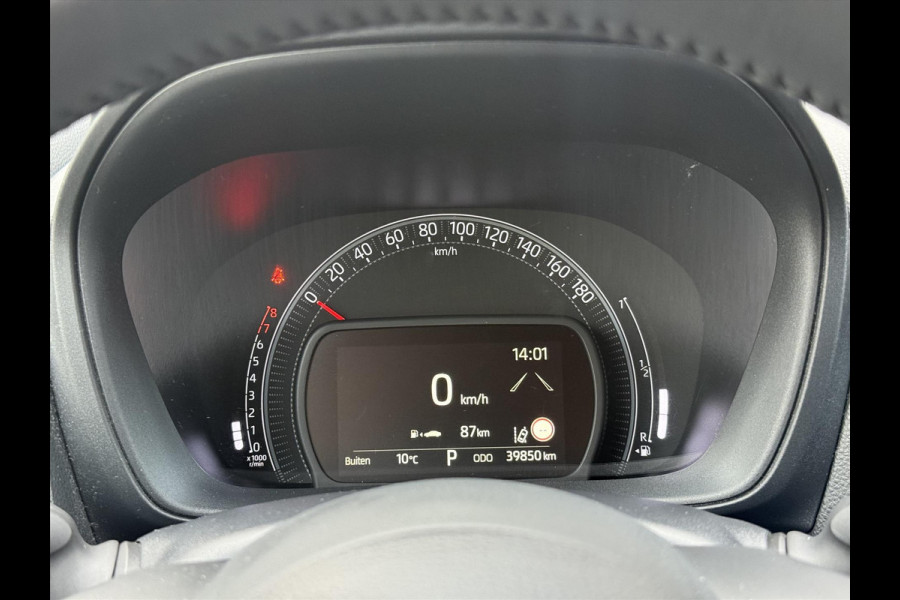 Toyota Aygo X 1.0 VVT-i Pulse Automaat | Stoelverwarming, Apple CarPlay/Android auto, Bi-Tone, Parkeercamera, Lichtmetalen velgen