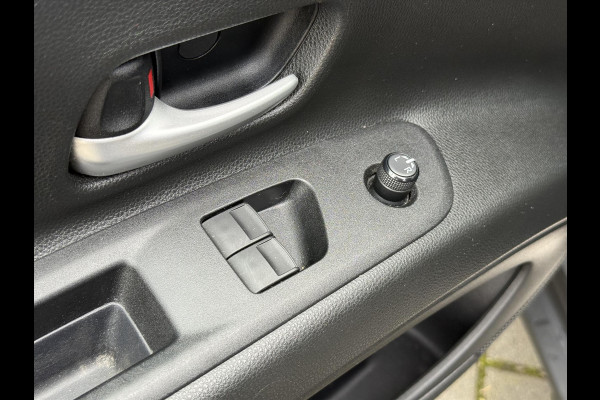 Toyota Aygo X 1.0 VVT-i Pulse Automaat | Stoelverwarming, Apple CarPlay/Android auto, Bi-Tone, Parkeercamera, Lichtmetalen velgen