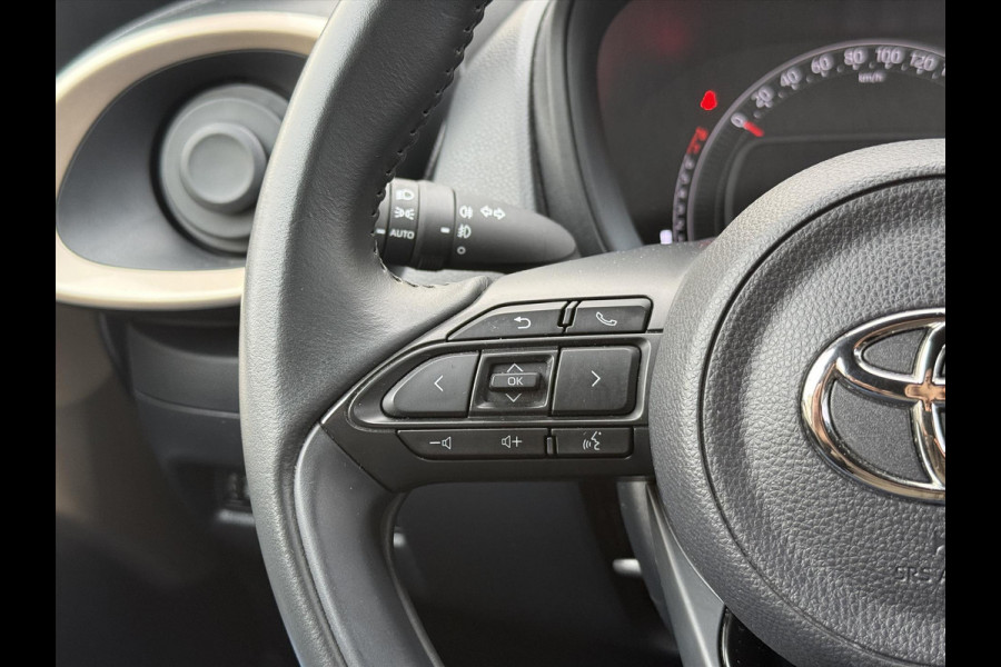 Toyota Aygo X 1.0 VVT-i Pulse Automaat | Stoelverwarming, Apple CarPlay/Android auto, Bi-Tone, Parkeercamera, Lichtmetalen velgen