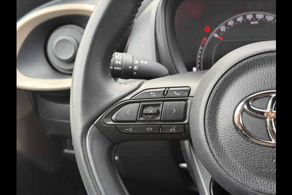 Toyota Aygo X 1.0 VVT-i Pulse Automaat | Stoelverwarming, Apple CarPlay/Android auto, Bi-Tone, Parkeercamera, Lichtmetalen velgen