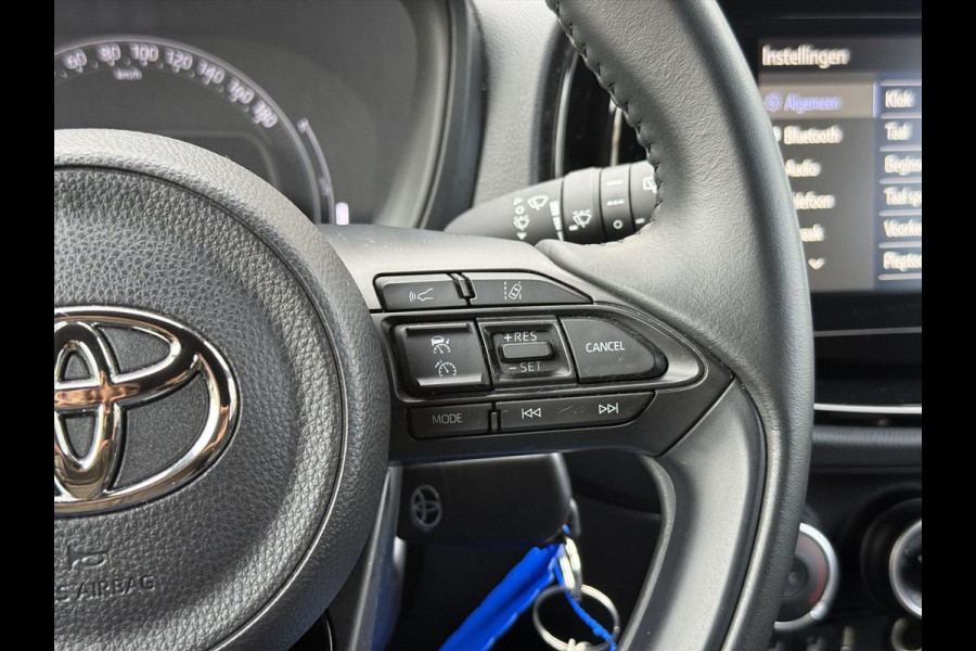 Toyota Aygo X 1.0 VVT-i Pulse Automaat | Stoelverwarming, Apple CarPlay/Android auto, Bi-Tone, Parkeercamera, Lichtmetalen velgen