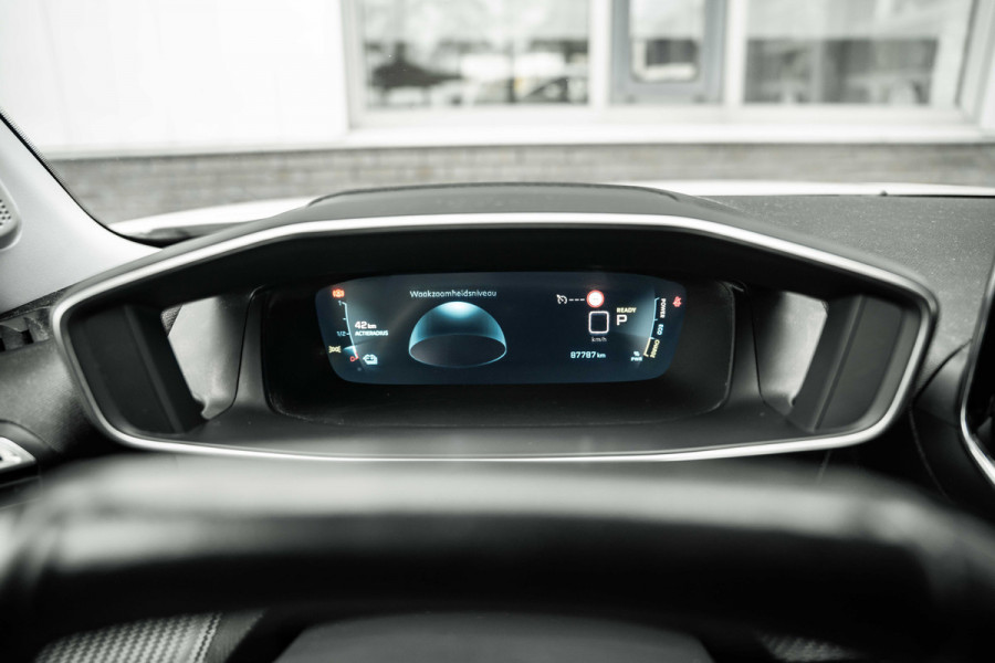 Peugeot e-2008 EV Allure 50 kWh