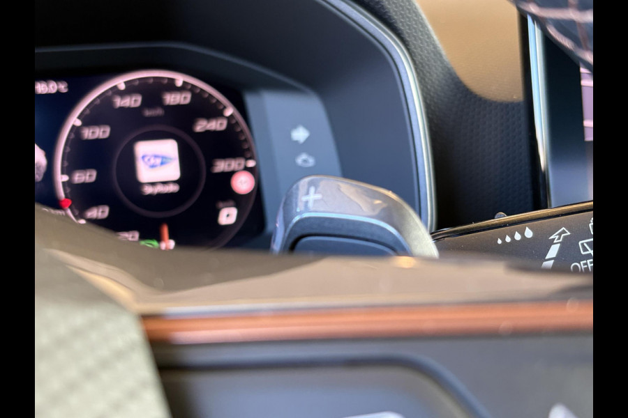 CUPRA Leon Sportstourer 1.4 e-Hybrid Business 204pk PHEV | Achteruitrijcamera | Winterset! | Side-Assist | Navigatie | Climate control |  Stoel- & Stuurverwarming | 18" lichtmetalen velgen |