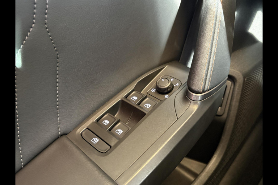 CUPRA Leon Sportstourer 1.4 e-Hybrid Business 204pk PHEV | Achteruitrijcamera | Winterset! | Side-Assist | Navigatie | Climate control |  Stoel- & Stuurverwarming | 18" lichtmetalen velgen |