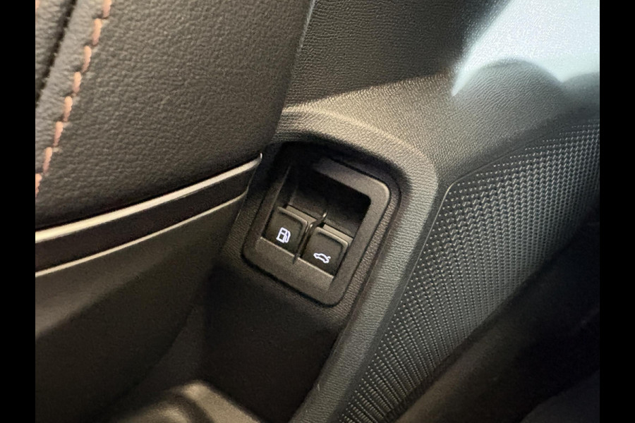 CUPRA Leon Sportstourer 1.4 e-Hybrid Business 204pk PHEV | Achteruitrijcamera | Winterset! | Side-Assist | Navigatie | Climate control |  Stoel- & Stuurverwarming | 18" lichtmetalen velgen |