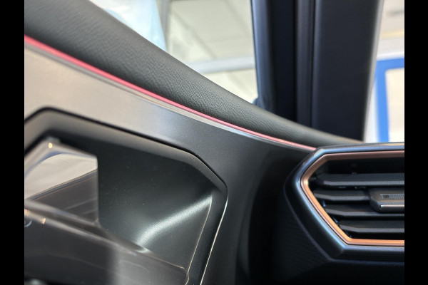 CUPRA Leon Sportstourer 1.4 e-Hybrid Business 204pk PHEV | Achteruitrijcamera | Winterset! | Side-Assist | Navigatie | Climate control |  Stoel- & Stuurverwarming | 18" lichtmetalen velgen |