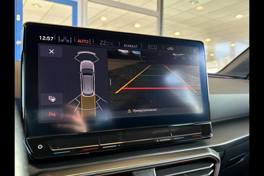 CUPRA Leon Sportstourer 1.4 e-Hybrid Business 204pk PHEV | Achteruitrijcamera | Winterset! | Side-Assist | Navigatie | Climate control |  Stoel- & Stuurverwarming | 18" lichtmetalen velgen |