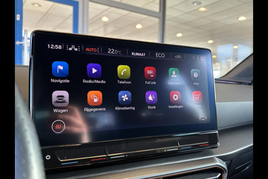 CUPRA Leon Sportstourer 1.4 e-Hybrid Business 204pk PHEV | Achteruitrijcamera | Winterset! | Side-Assist | Navigatie | Climate control |  Stoel- & Stuurverwarming | 18" lichtmetalen velgen |