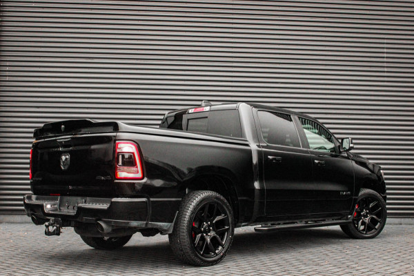 Dodge Ram 5.7 V8 HEMI 1500 BLACK EDITION / 100DKM / DIRECT RIJDEN / APPLE CARPLAY / 22 INCH / FULL BLACK / RED-LINE / SPORT / PANO