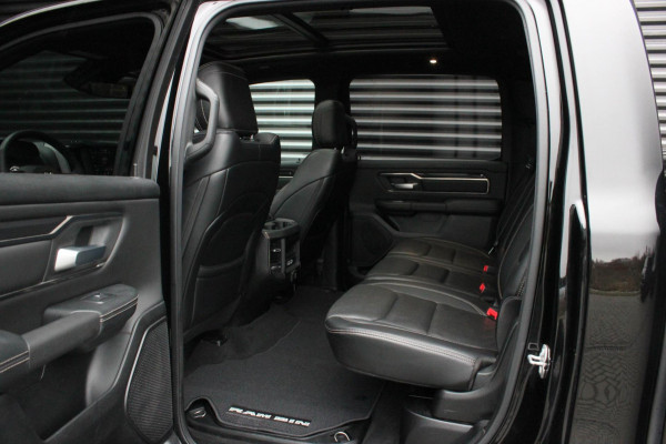 Dodge Ram 5.7 V8 HEMI 1500 BLACK EDITION / 100DKM / DIRECT RIJDEN / APPLE CARPLAY / 22 INCH / FULL BLACK / RED-LINE / SPORT / PANO