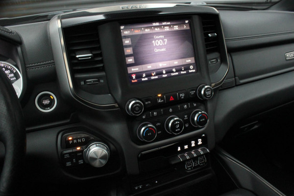 Dodge Ram 5.7 V8 HEMI 1500 BLACK EDITION / 100DKM / DIRECT RIJDEN / APPLE CARPLAY / 22 INCH / FULL BLACK / RED-LINE / SPORT / PANO