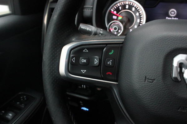 Dodge Ram 5.7 V8 HEMI 1500 BLACK EDITION / 100DKM / DIRECT RIJDEN / APPLE CARPLAY / 22 INCH / FULL BLACK / RED-LINE / SPORT / PANO