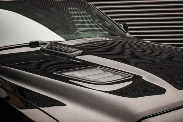 Dodge Ram 5.7 V8 HEMI 1500 BLACK EDITION / 100DKM / DIRECT RIJDEN / APPLE CARPLAY / 22 INCH / FULL BLACK / RED-LINE / SPORT / PANO